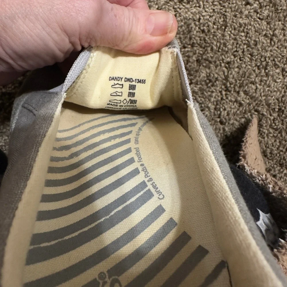 TAOS Dandy Sneakers Gray Canvas Slip On Shoes Athleisure Travel Resortwear SZ 10